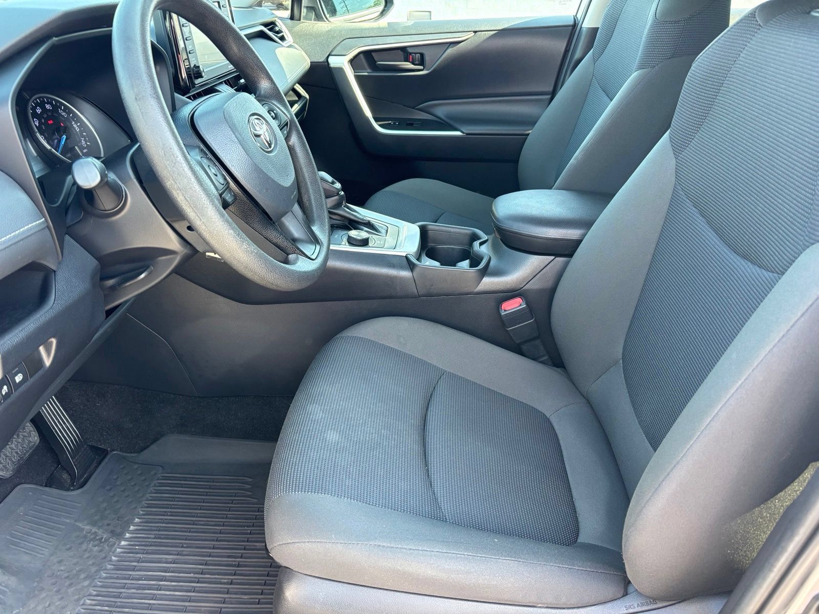 Used 2021 Toyota RAV4 LE AWD/4WD image 14