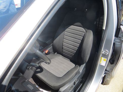 Used 2020 Ford Edge SE image 21