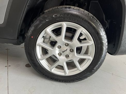 Used 2023 Jeep Renegade Latitude AWD/4WD image 14
