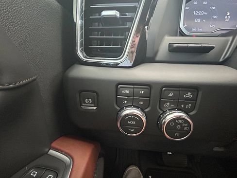 Used 2024 GMC Sierra 3500 Denali Ultimate AWD/4WD image 21