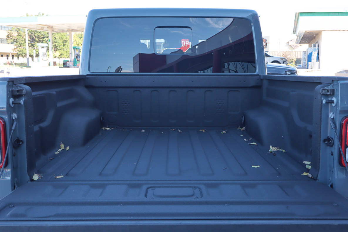 Used 2025 Jeep Gladiator Mojave AWD/4WD image 15