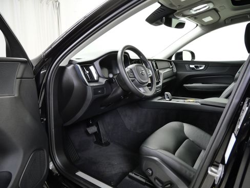 Used 2025 Volvo XC60 B5 Core AWD/4WD image 14