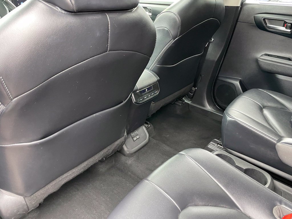 Used 2023 Toyota Highlander XLE AWD/4WD image 8