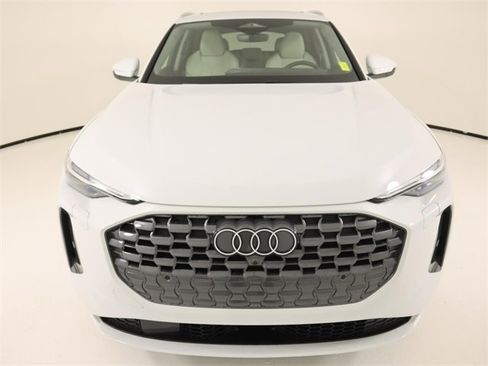 Certified 2025 Audi Q5 Premium Plus w/ Premium Plus image 8