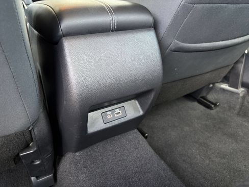 Used 2025 Nissan Altima 2.5 SV FWD image 19