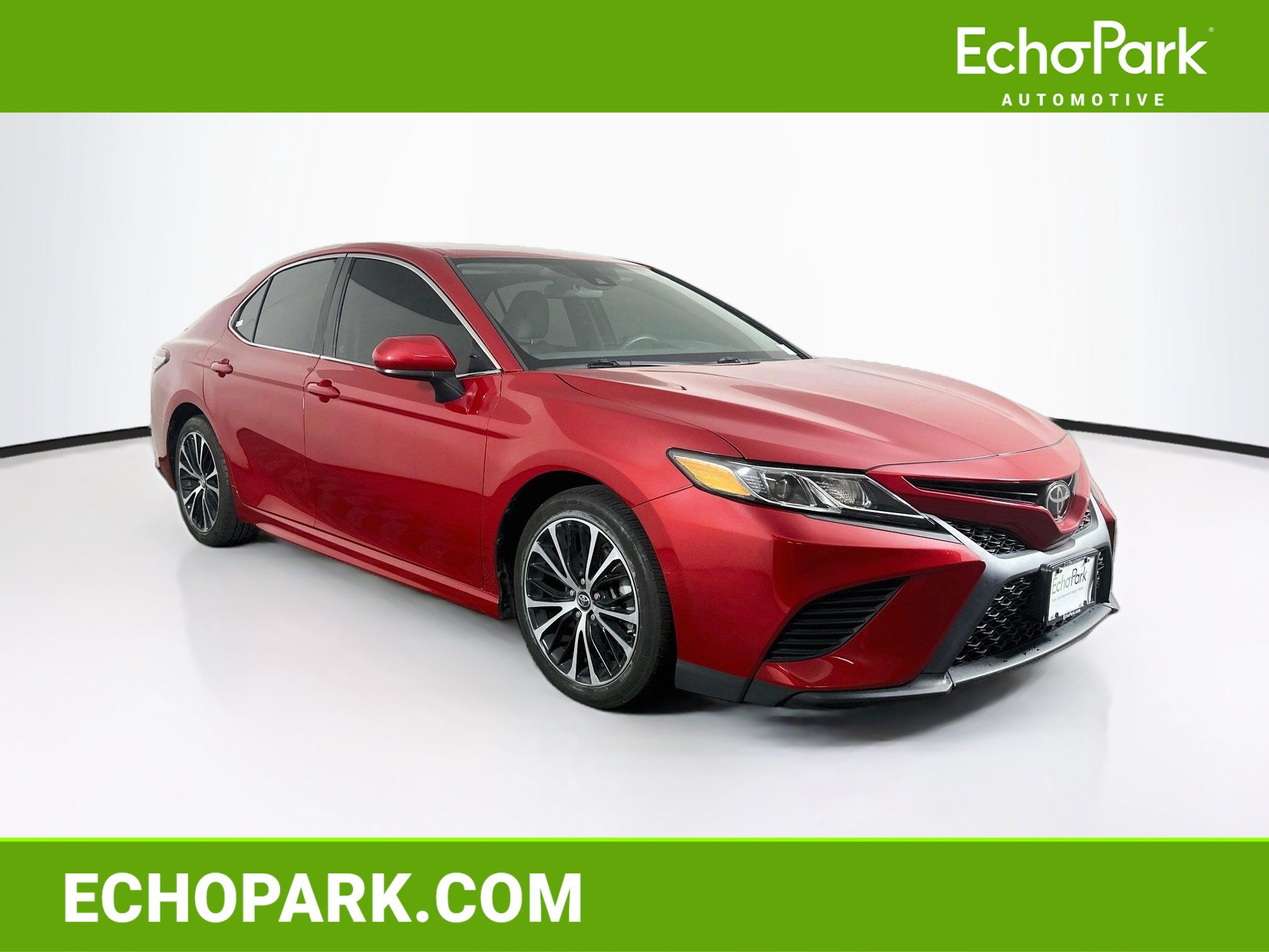 Used 2019 Toyota Camry SE w/ Carpet Mat Package FWD image 1