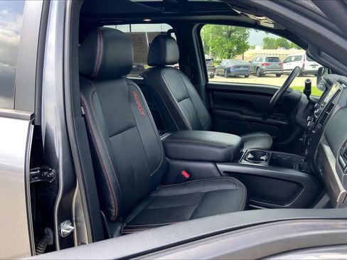 Used 2022 Nissan Titan PRO-4X w/ Pro-4x Convenience Package AWD/4WD image 9