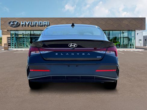 New 2025 Hyundai Elantra SEL image 6