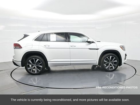 Used 2024 Volkswagen Atlas Cross Sport SEL Premium R-Line image 5