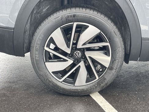 New 2026 Volkswagen Atlas SE FWD image 9