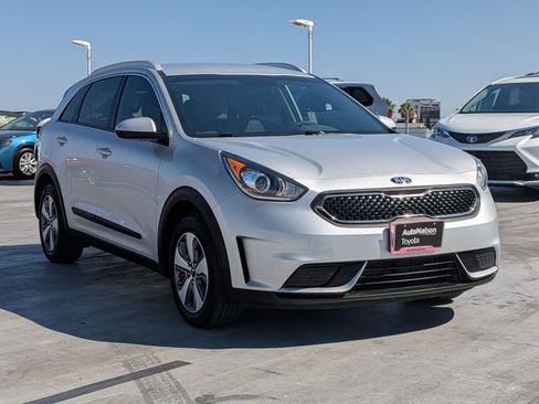 Used 2019 Kia Niro LX FWD image 3