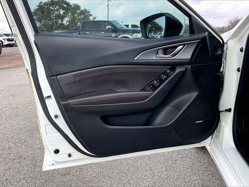 Used 2017 MAZDA MAZDA3 Grand Touring image 17