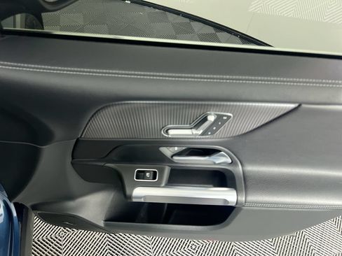 Used 2023 Mercedes-Benz GLB 250 image 24