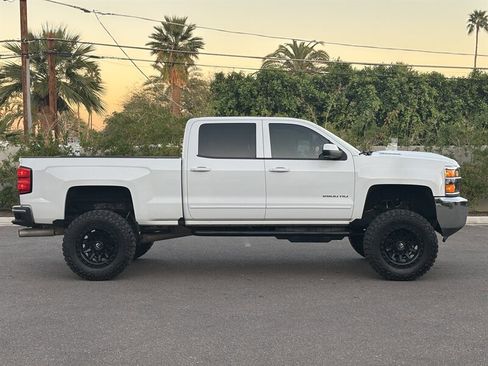 Used 2019 Chevrolet Silverado 2500 LT image 2