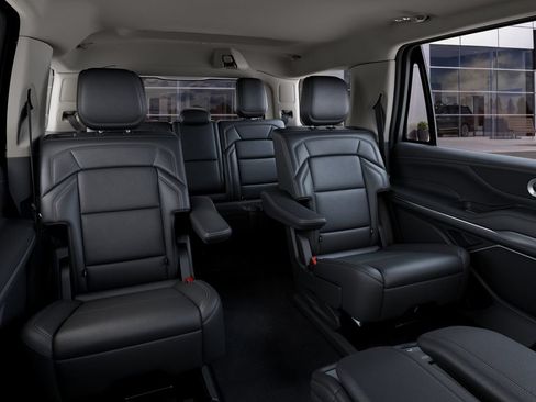 New 2027 Lincoln Navigator Premiere RWD image 11
