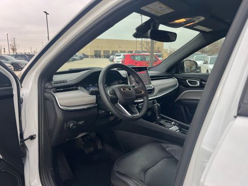 Used 2023 Jeep Compass Limited image 21