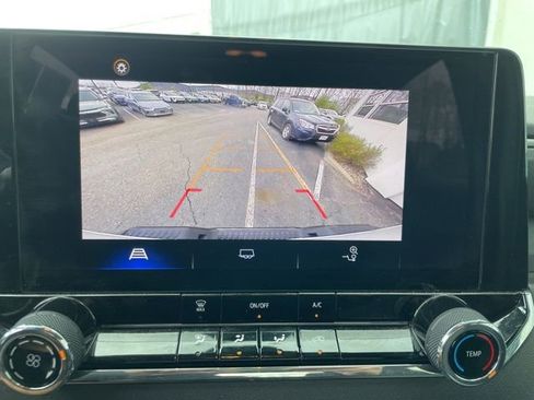 Used 2023 Chevrolet Colorado W/T RWD image 15