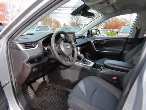 Used 2022 Toyota RAV4 LE image 2
