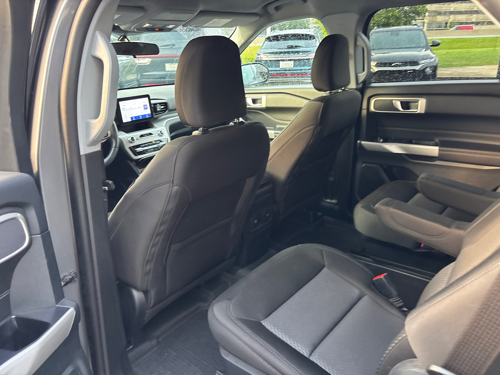 Used 2023 Ford Explorer XLT AWD/4WD image 26
