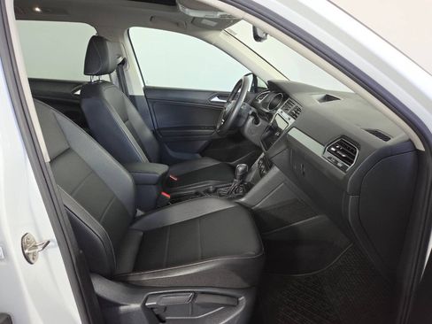 Used 2021 Volkswagen Tiguan SE w/ Panoramic Sunroof Package AWD/4WD image 28