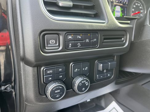 Used 2021 Chevrolet Tahoe Z71 w/ Z71 Off-Road Package image 17