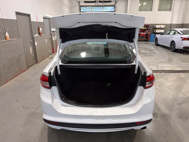 Used 2018 Ford Fusion SE w/ Fusion SE Technology Package FWD image 5