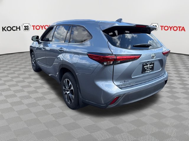 Used 2021 Toyota Highlander XLE AWD/4WD image 6