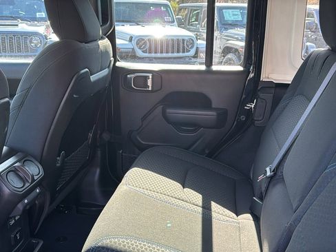 Certified 2025 Jeep Wrangler Unlimited Rubicon 4xe w/ Convenience Group AWD/4WD image 32