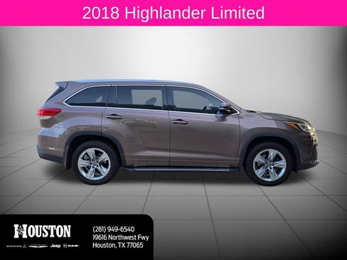 Used 2018 Toyota Highlander Limited FWD image 2