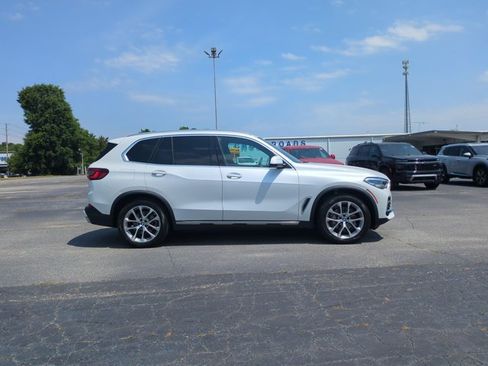 Used 2022 BMW X5 xDrive40i w/ Parking Assistance Package AWD/4WD image 3