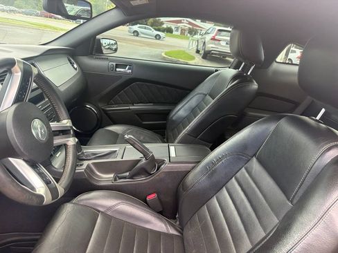 Used 2010 Ford Mustang GT Premium RWD image 2