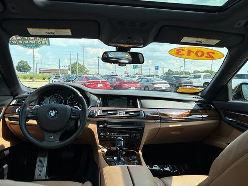 Used 2013 BMW 750Li xDrive AWD/4WD image 19