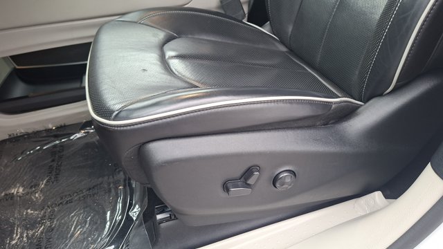 Used 2023 Chrysler Pacifica Limited FWD image 18
