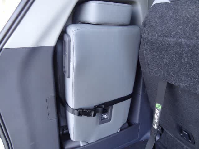 Used 2024 Toyota Sienna XLE FWD image 13