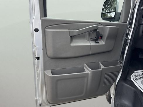 Used 2018 Chevrolet Express 2500 image 12