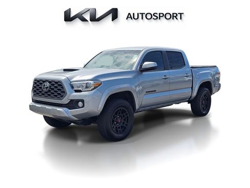Used 2020 Toyota Tacoma TRD Sport w/ Technology Package RWD image 2