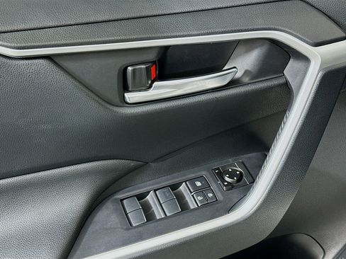 Used 2019 Toyota RAV4 XLE Premium image 15