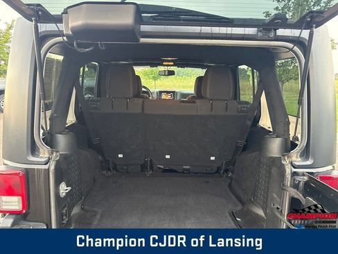 Used 2016 Jeep Wrangler Unlimited Sahara AWD/4WD image 14