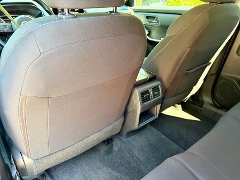 Used 2024 Nissan Rogue S AWD/4WD image 19