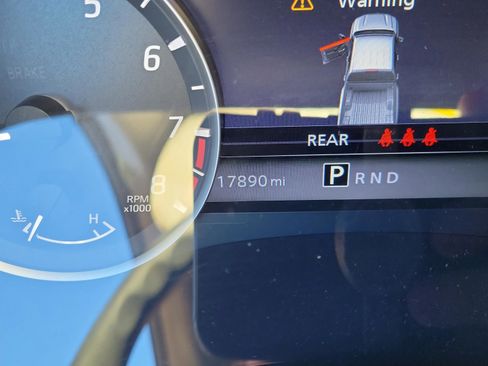 Used 2024 Nissan Frontier SV image 25