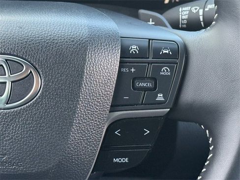 Used 2025 Toyota Camry SE image 15