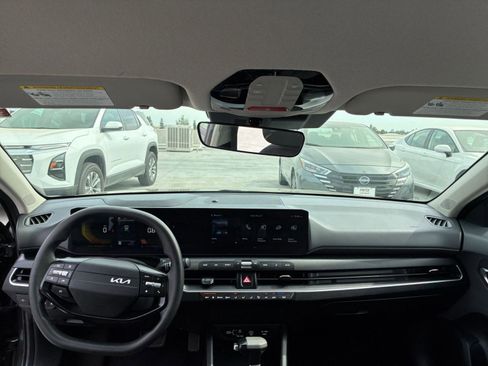 Used 2025 Kia K4 FWD image 32