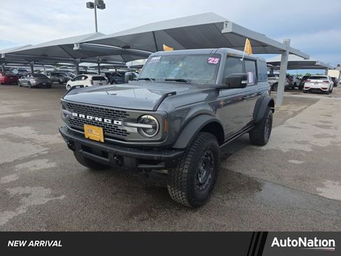 Used 2025 Ford Bronco Badlands image 1