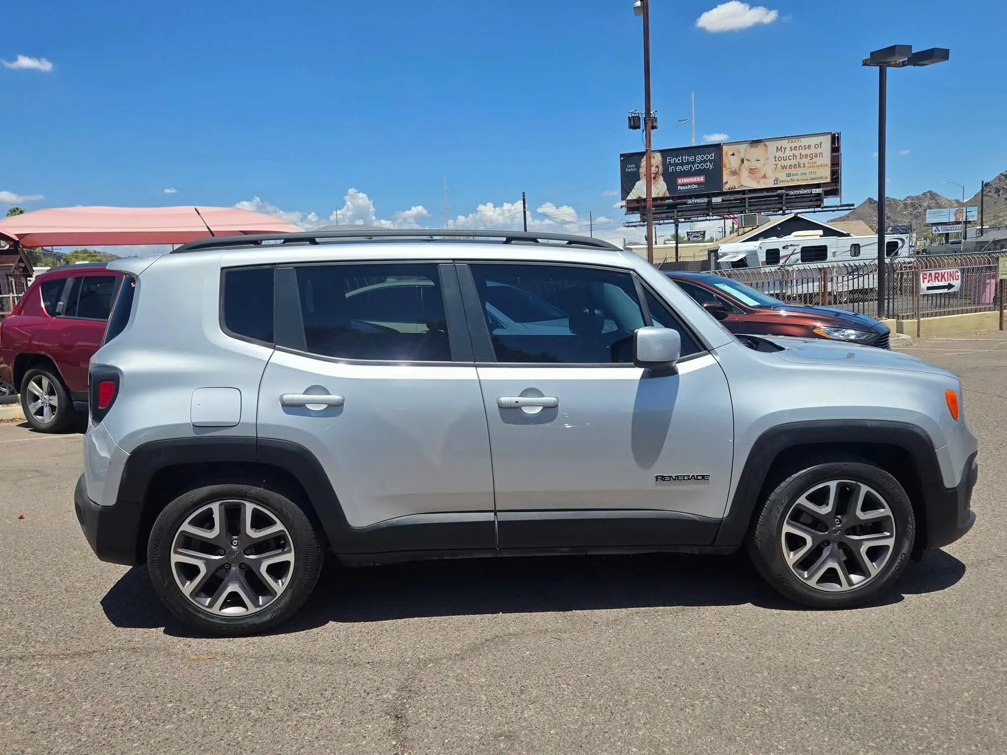 Used 2015 Jeep Renegade Latitude w/ Popular Equipment Group FWD image 4