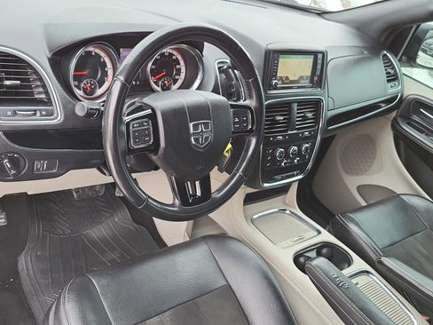 Used 2019 Dodge Grand Caravan SXT w/ Rear Park Assist Package image 18