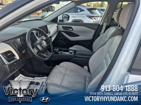 Used 2025 Nissan Rogue SV AWD/4WD image 9