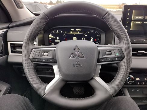 New 2026 Mitsubishi Outlander SE image 4