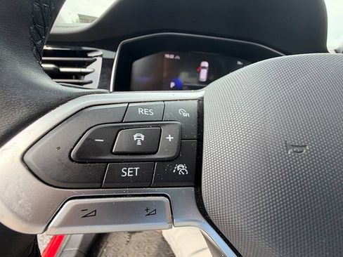 Used 2025 Volkswagen Jetta SE FWD image 39