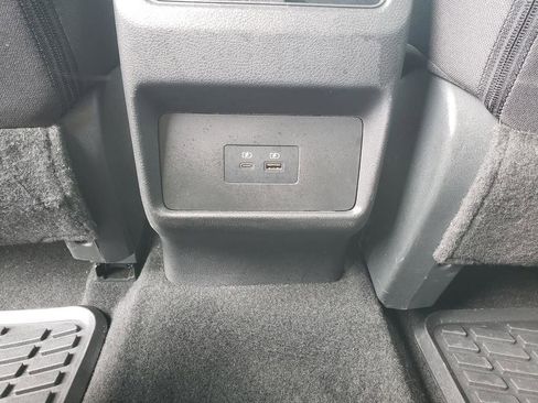 Used 2023 Nissan Rogue SV image 9