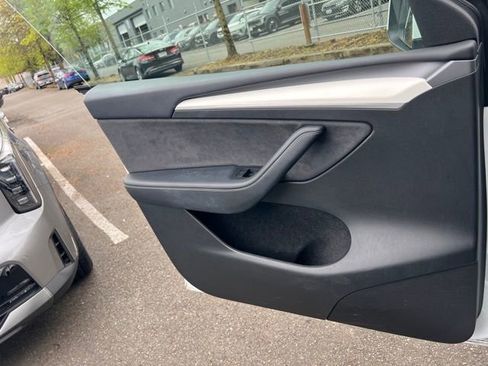 Used 2023 Tesla Model Y Long Range AWD/4WD image 19